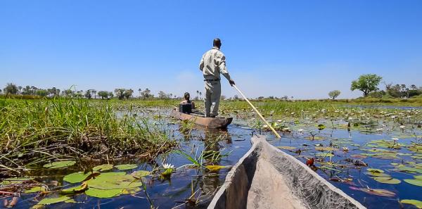 Per Mokoro unterwegs im Okavango Delta 