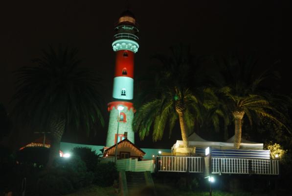 Der alte Leuchtturm in Swakopmund bei Nacht
