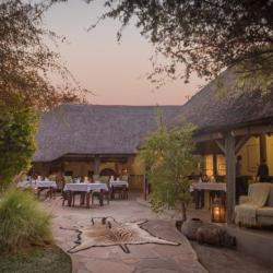 Abendstimmung im Onguma Forest Camp in Namibia