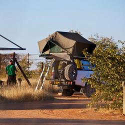 Dachzeltcamping auf der Olifantsrus Campsite in Namibia