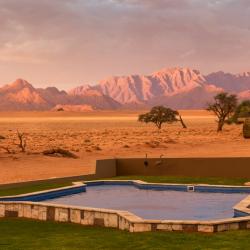 Poolbereich an der Sossusvlei Lodge